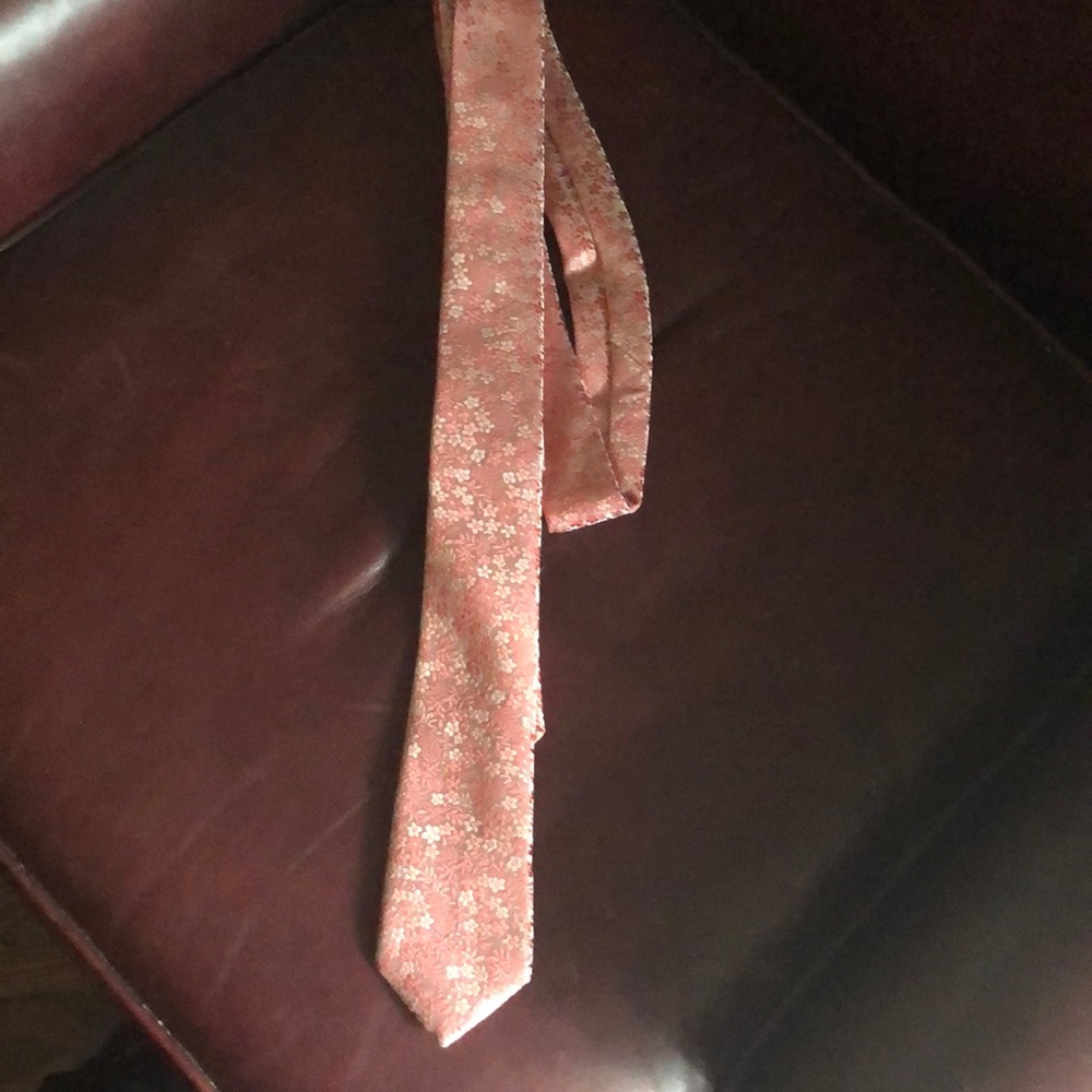 Pink floral EOARA necktie *Brand New*